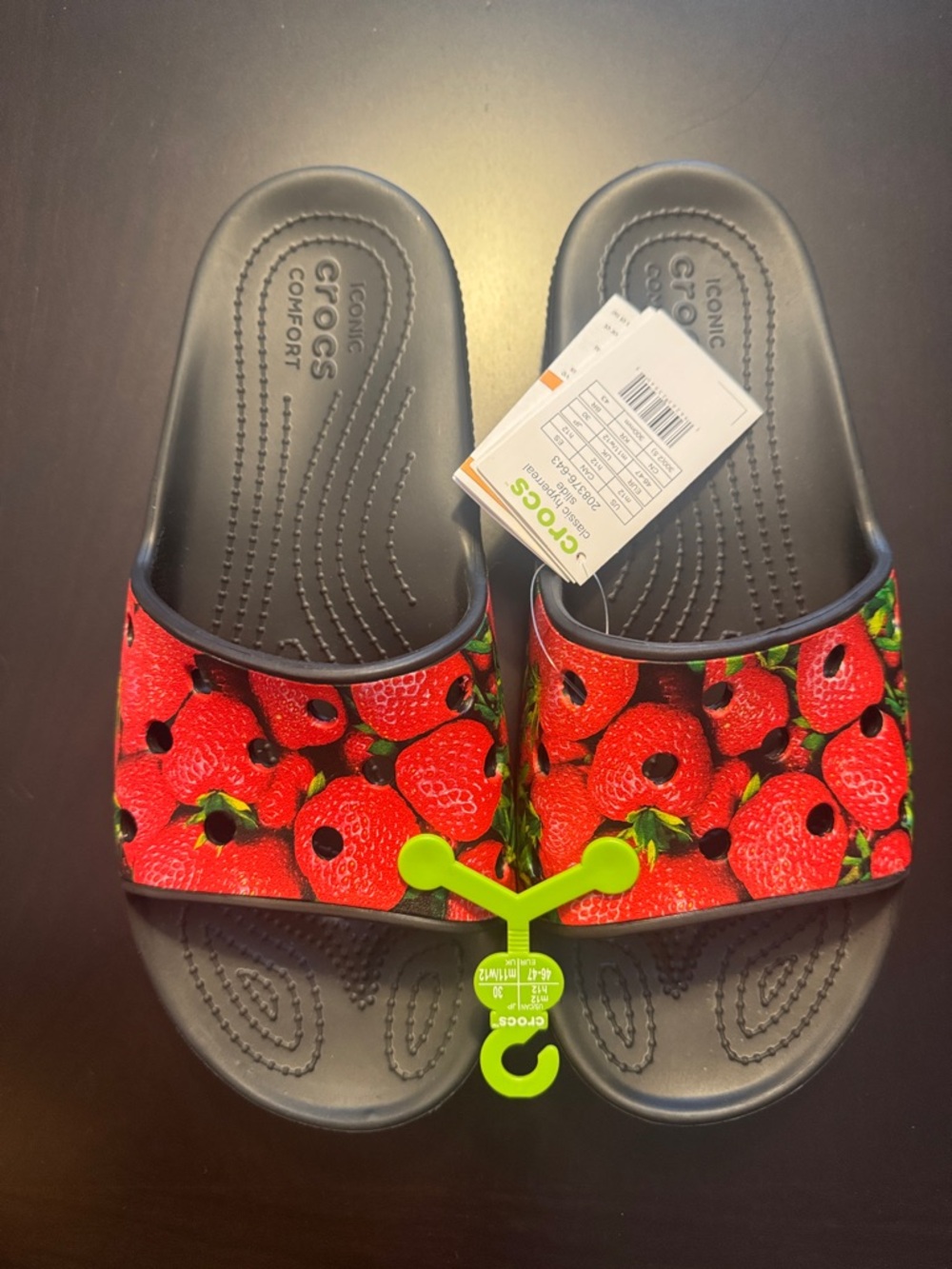 Crocs Classic Hyperreal Slide in the Strawberry Print M 11/W 12 EU46-47, US m12.